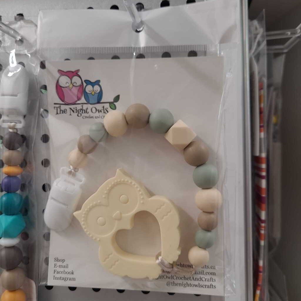 Cream Owl Teether & Clip