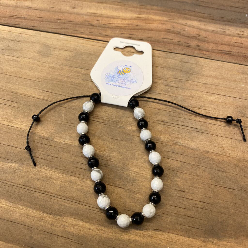 BRACELET - (A) BLACK SHELL, HOWLITE