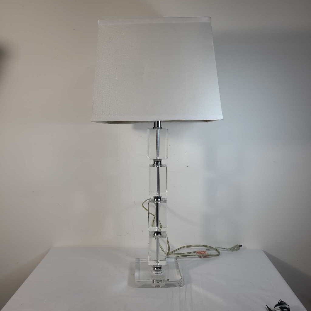 SQ ACRYLIC BASE LAMP W/SHADE