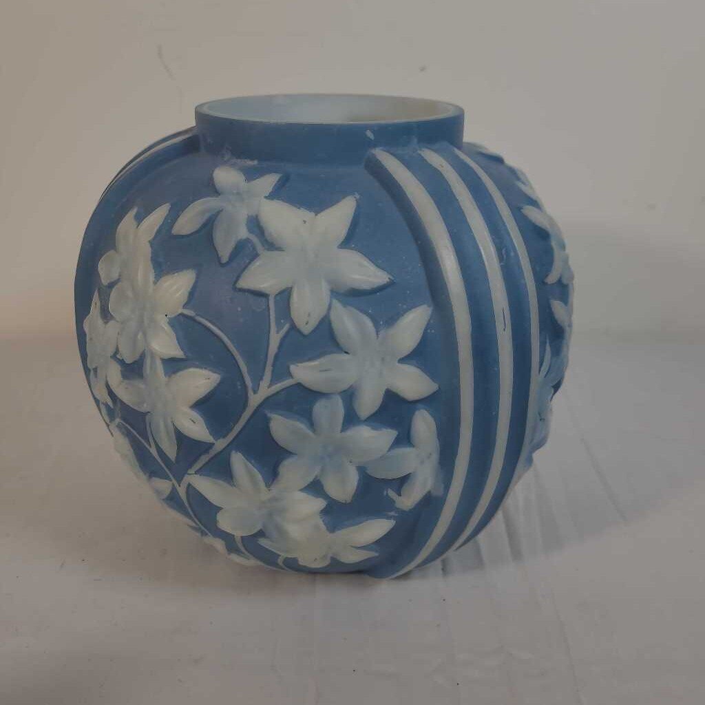 BLUE & WHITE STARFLOWER VASE
