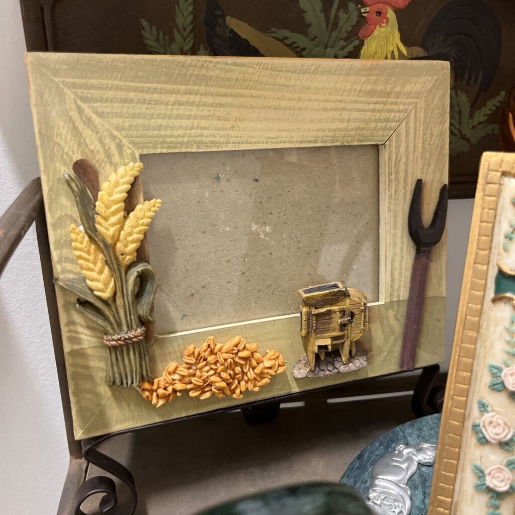 FARM HARVEST THEME PICTURE FRAME