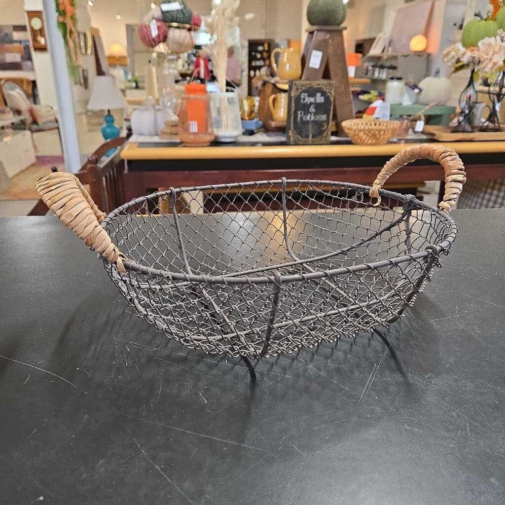 WIRE BASKET W/WOVEN HANDLES