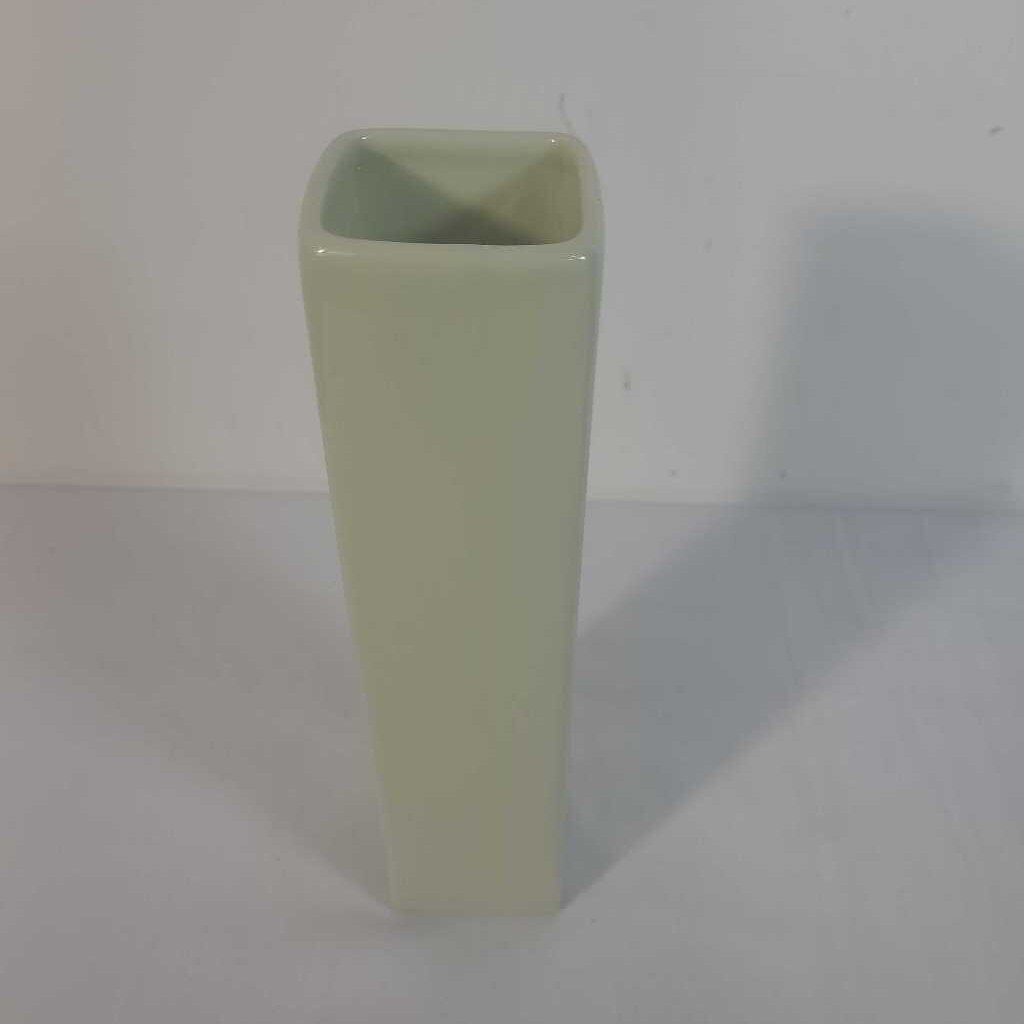 SQ GREEN VASE