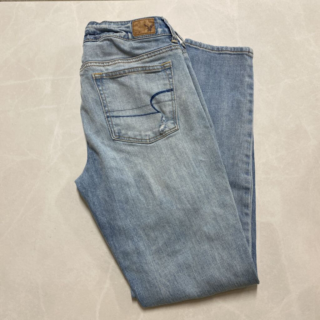 AMERICAN EAGLE - 'BOY JEAN' LIGHT WASH JEANS