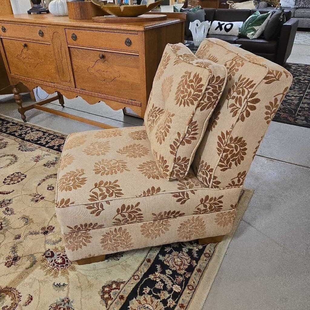 ARMLESS ACCENT CHAIR