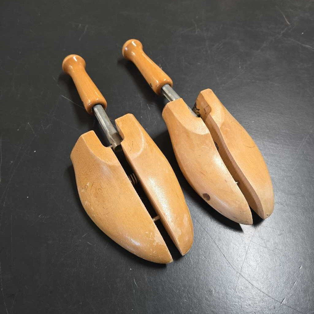 PR VTG SHOE TREES