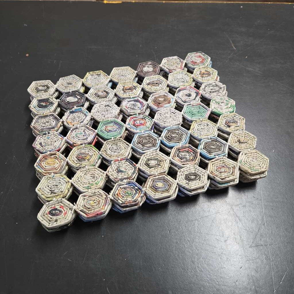 S/4 10 THOUSAND VILLAGES COILED PAPER PLACEMATS