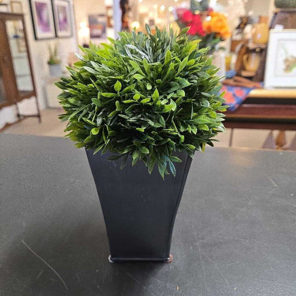 10" FAUX GREENERY IN POT