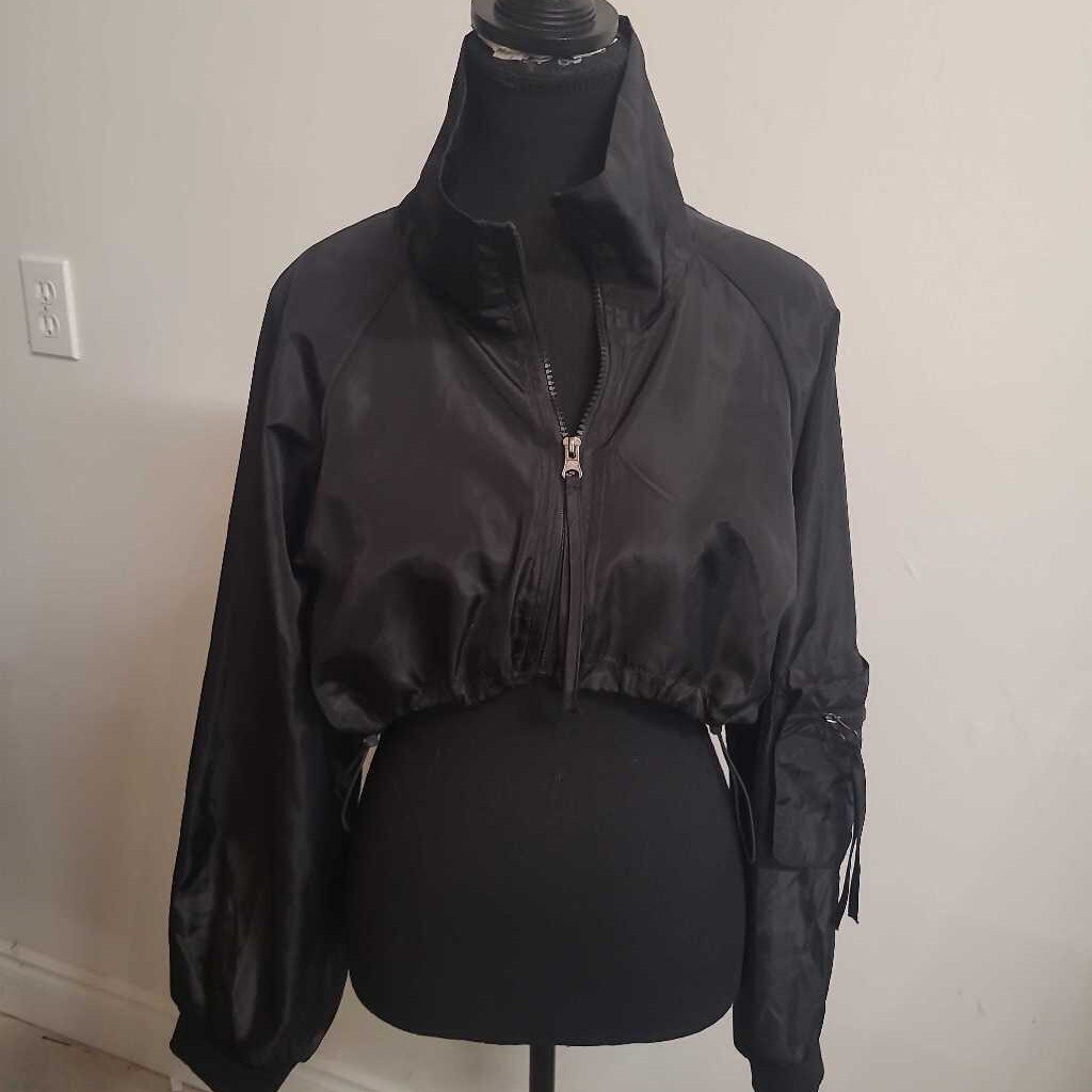 CROPPED BLACK NYLON JACKET