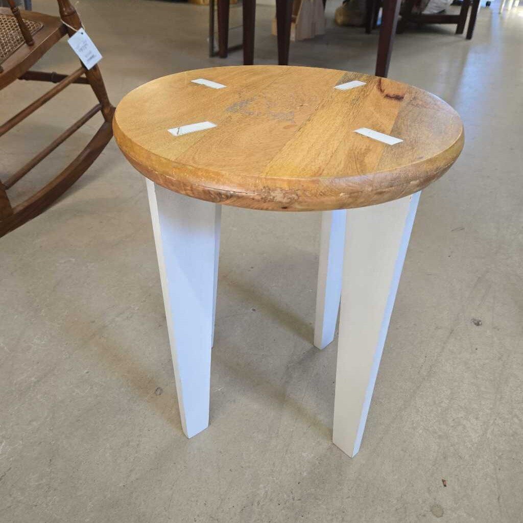 SM ROUND ACCENT TABLE
