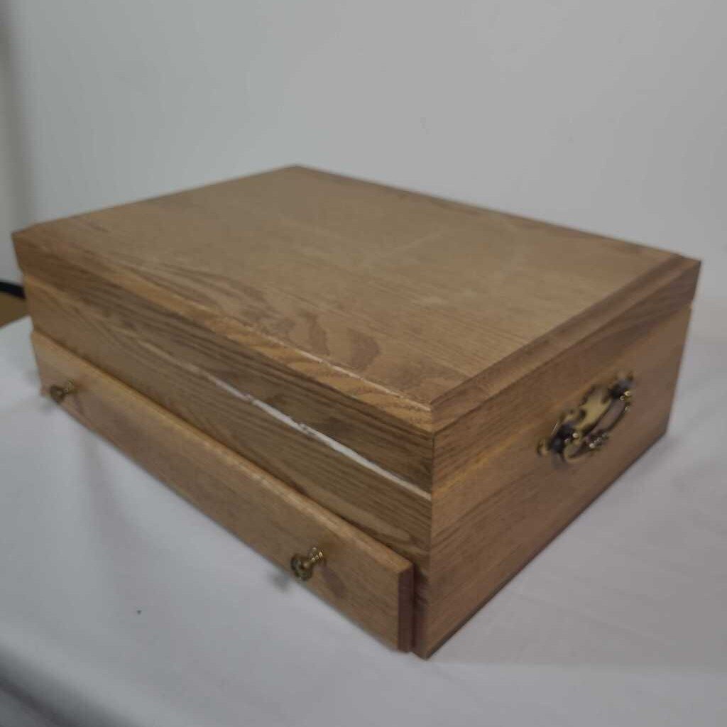 20pc HERITAGE SILVERWARE W/ CHEST