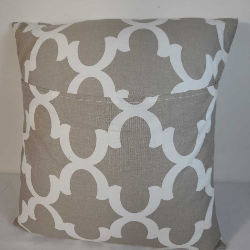 TAUPE/WHITE PILLOW