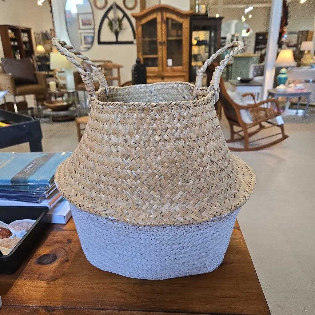 TWO TONE BASKET W/HANDLES