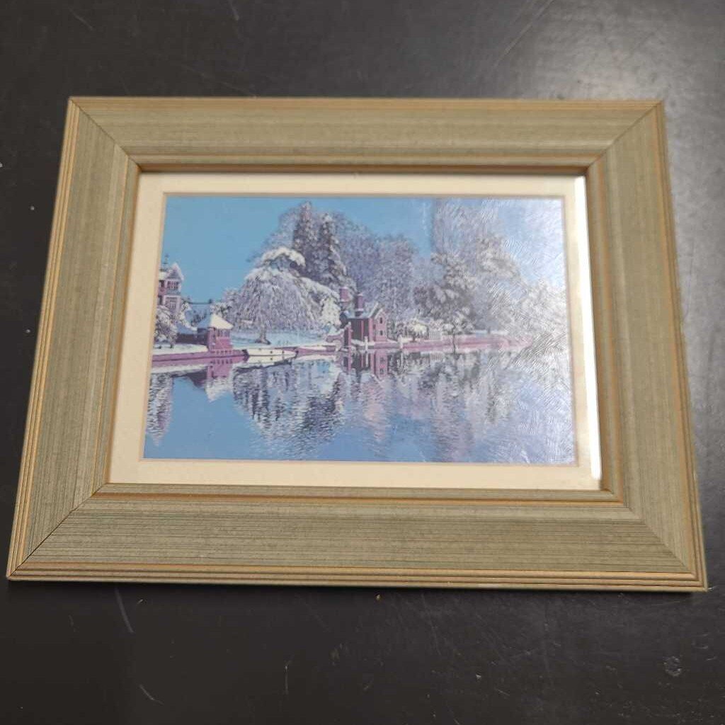 SNOWMAN IN FRONT OF TREES