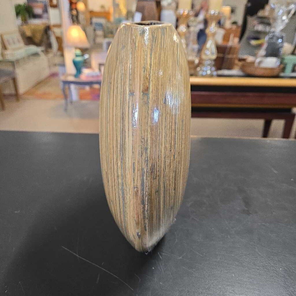 10.5" LACQUERWARE VASE