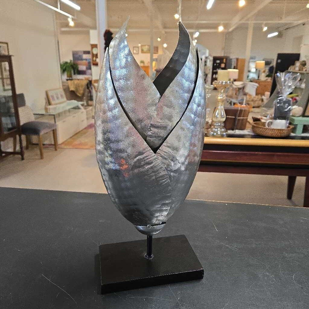 SILVER HAMMERED CANDLE HOLDER