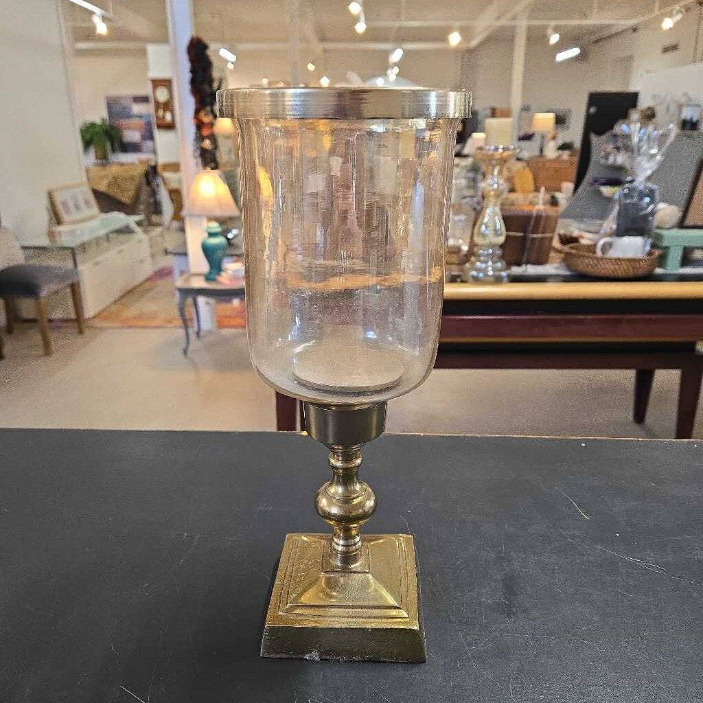 GOLD CANDLE HOLDER