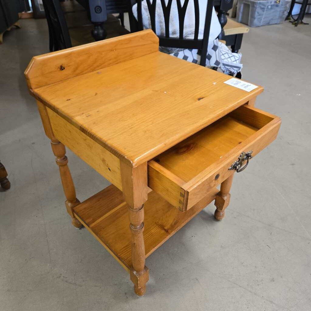 PINE END TABLE W/ DRAWER