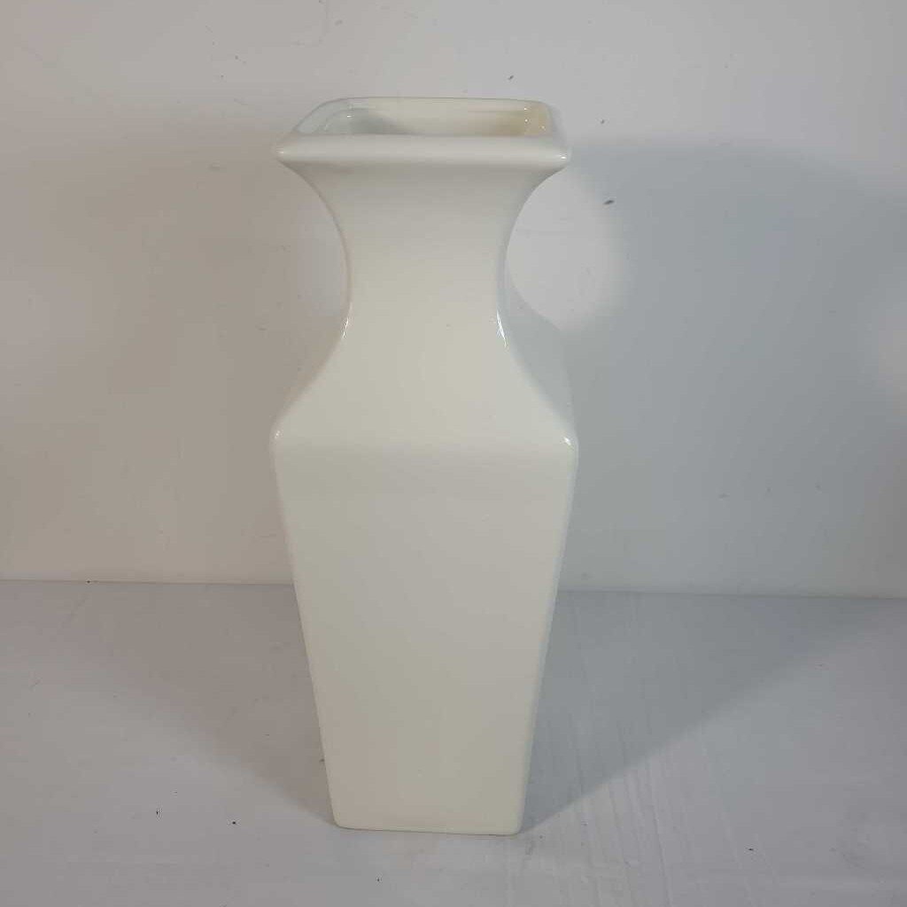 CREAM CERAMIC VASE