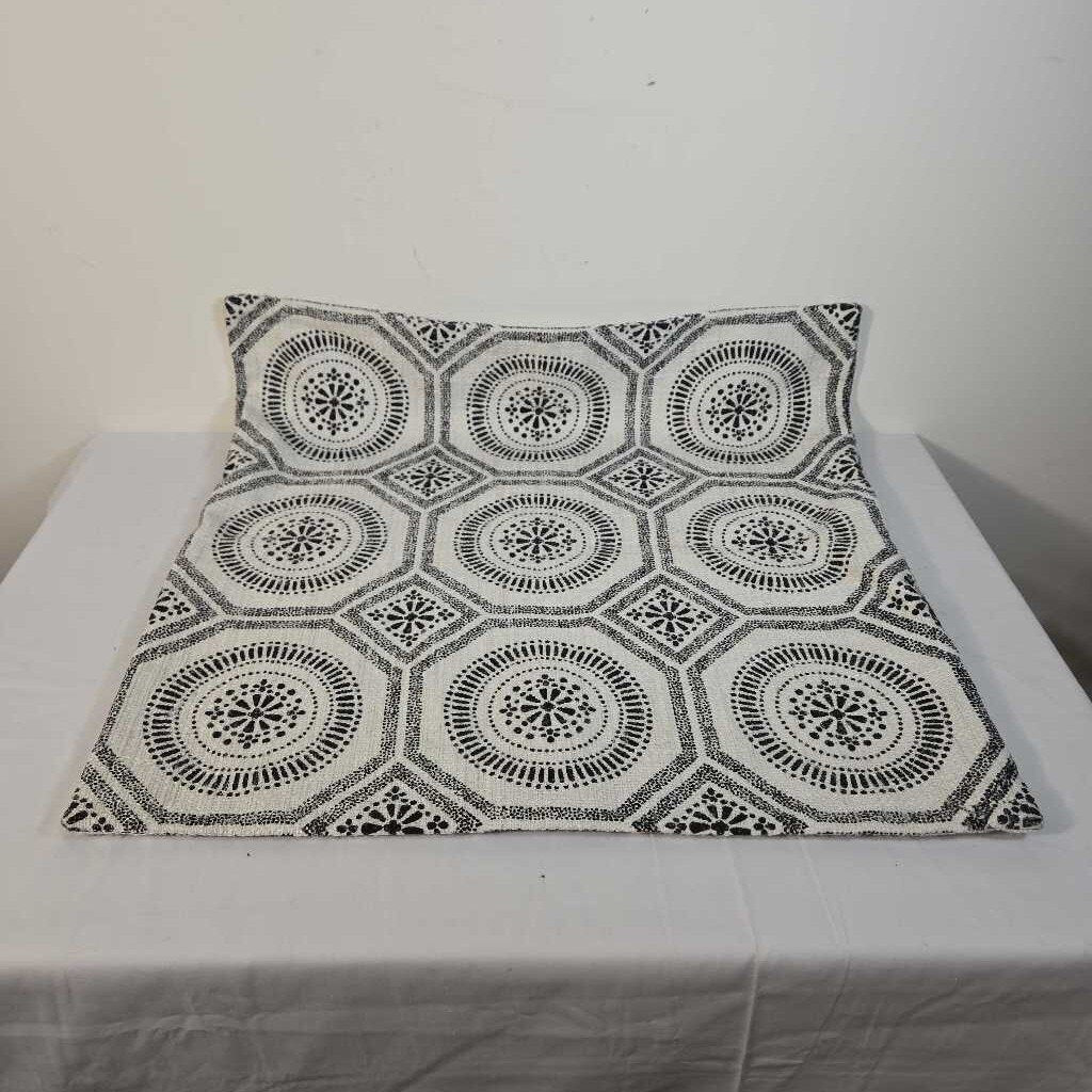 23" X 23" B&W PATTERNED PILLOW COVER