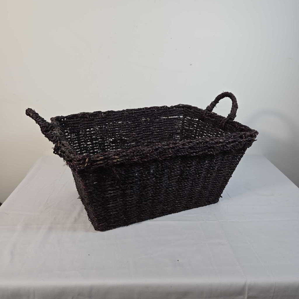 BROWN WOVEN BASKET W/HANDLES