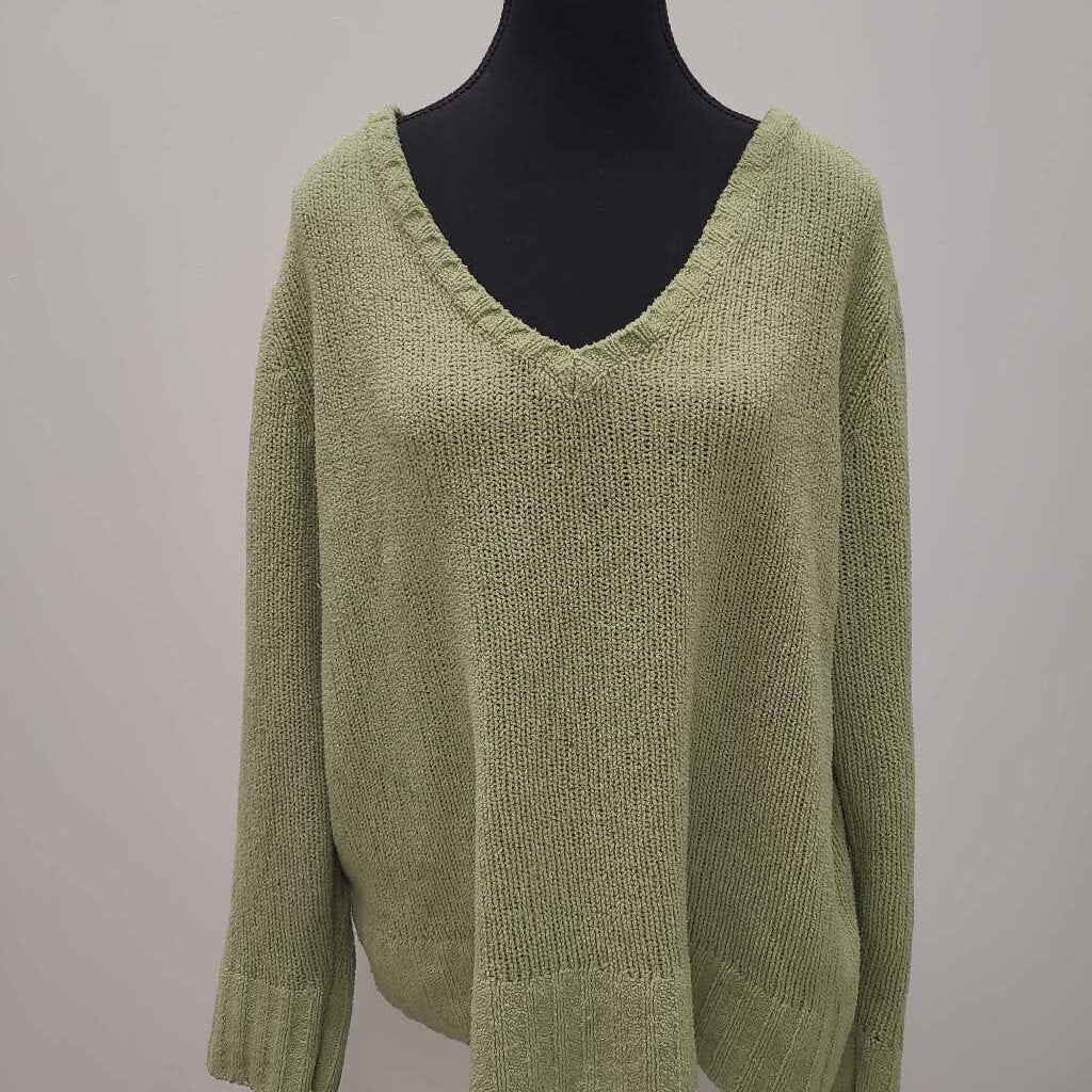 GREEN VNECK PULLOVER SWEATER