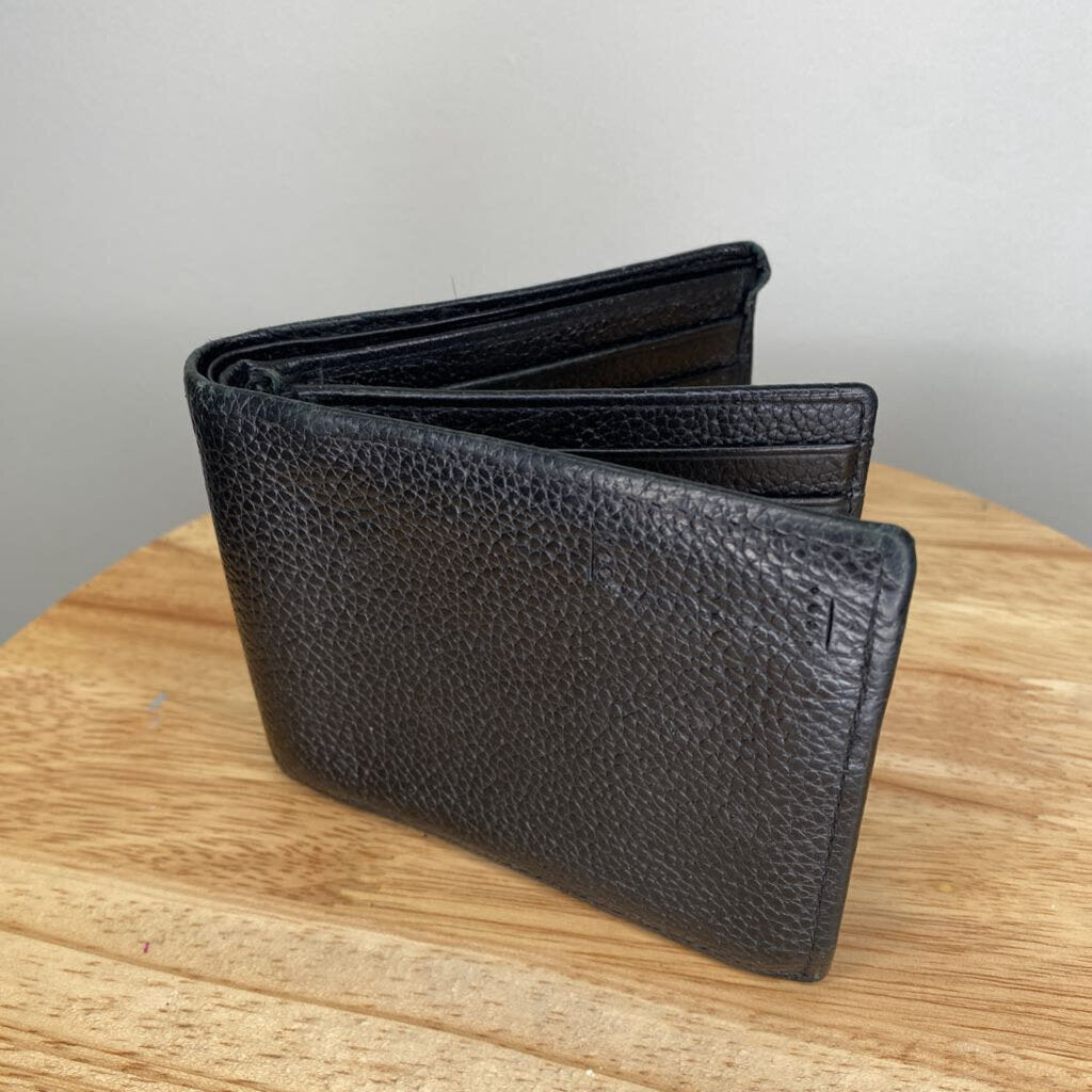 BLACK LEATHER BI-FOLD WALLET