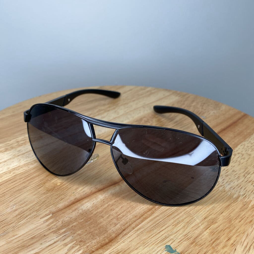 BLACK AVIATOR SUNGLASSES