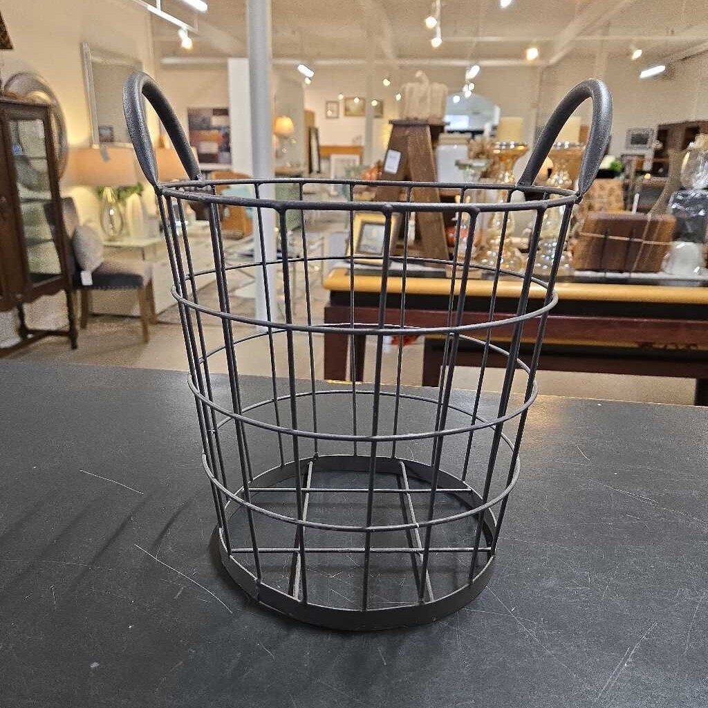 WIRE BASKET W/HANDLES
