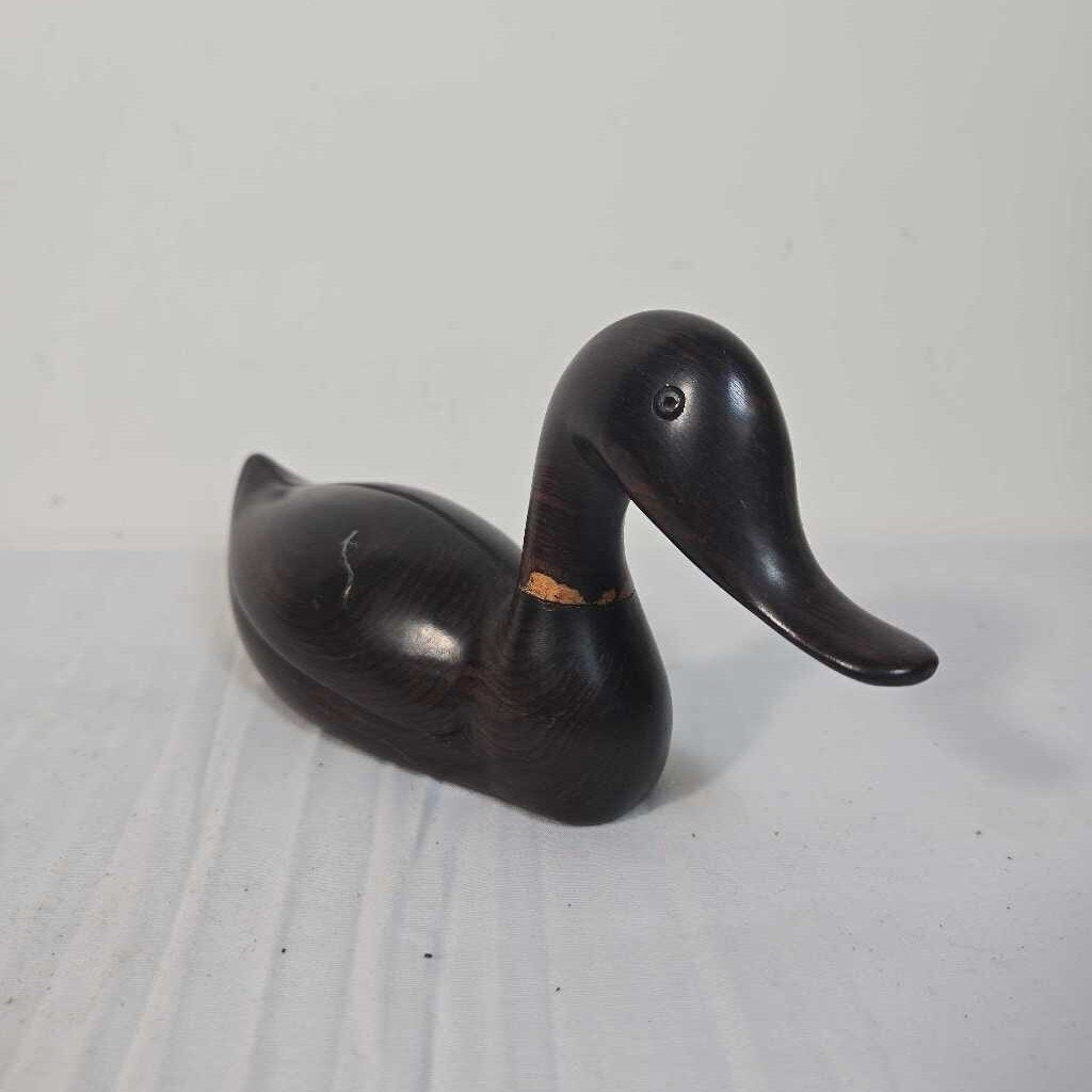 SM CARVED WOODEN DUCK
