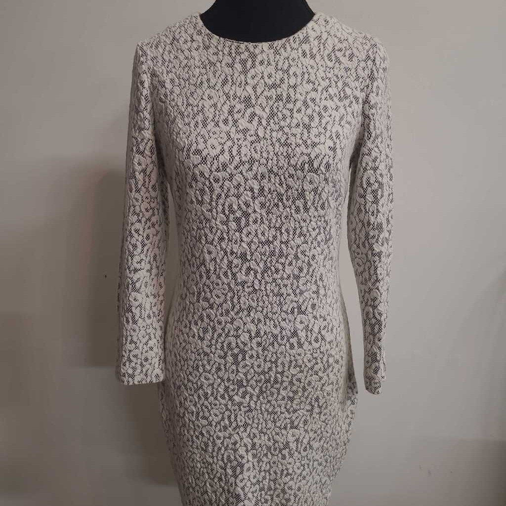 CREAM & BLACK FITTED DRESS