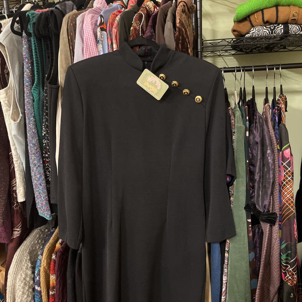 VINTAGE LONG SLEEVE SHIFT DRESS WITH GOLD BUTTONS