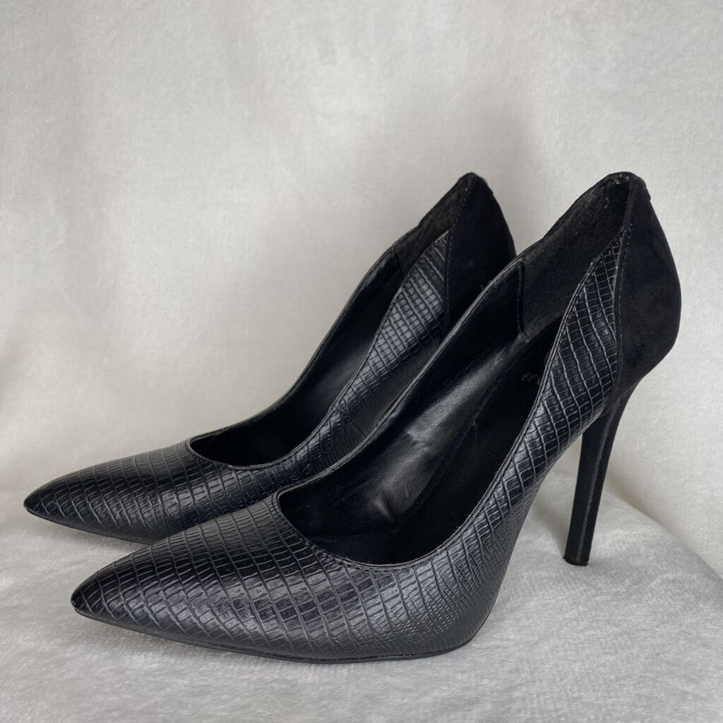 GUESS - BLACK ALLIGATOR PRINT HEELS