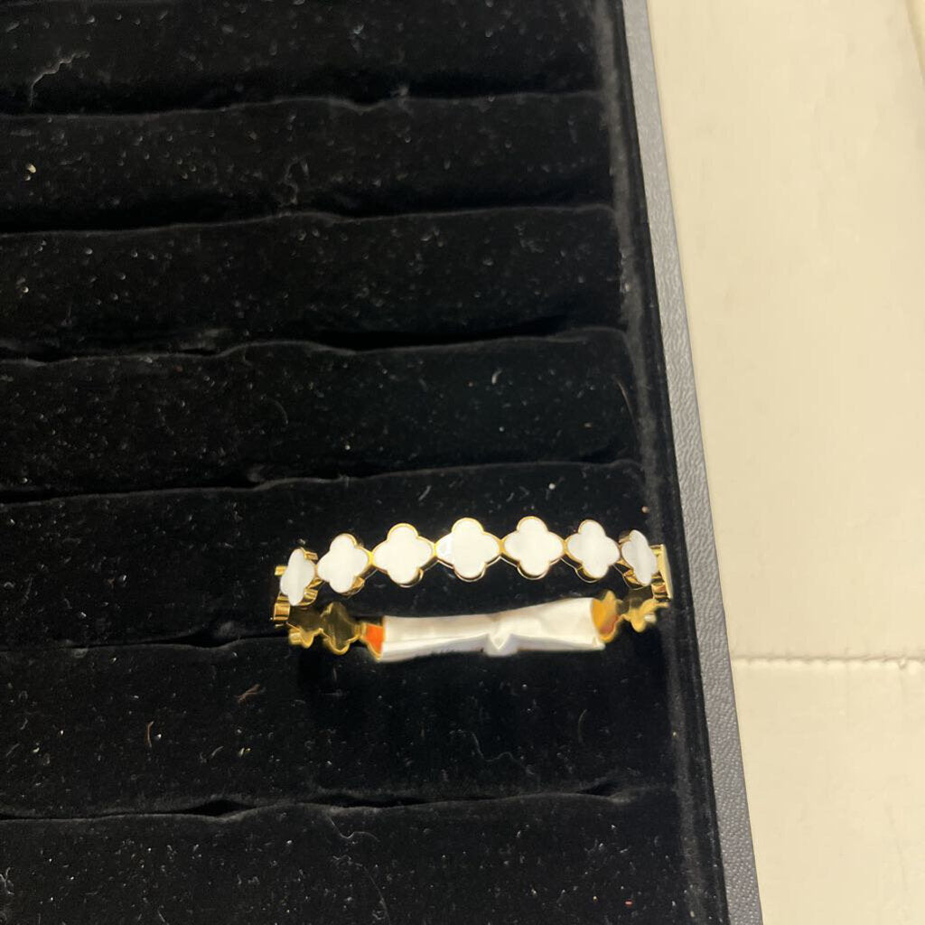 MULTI WHITE CLOVER BANGLE
