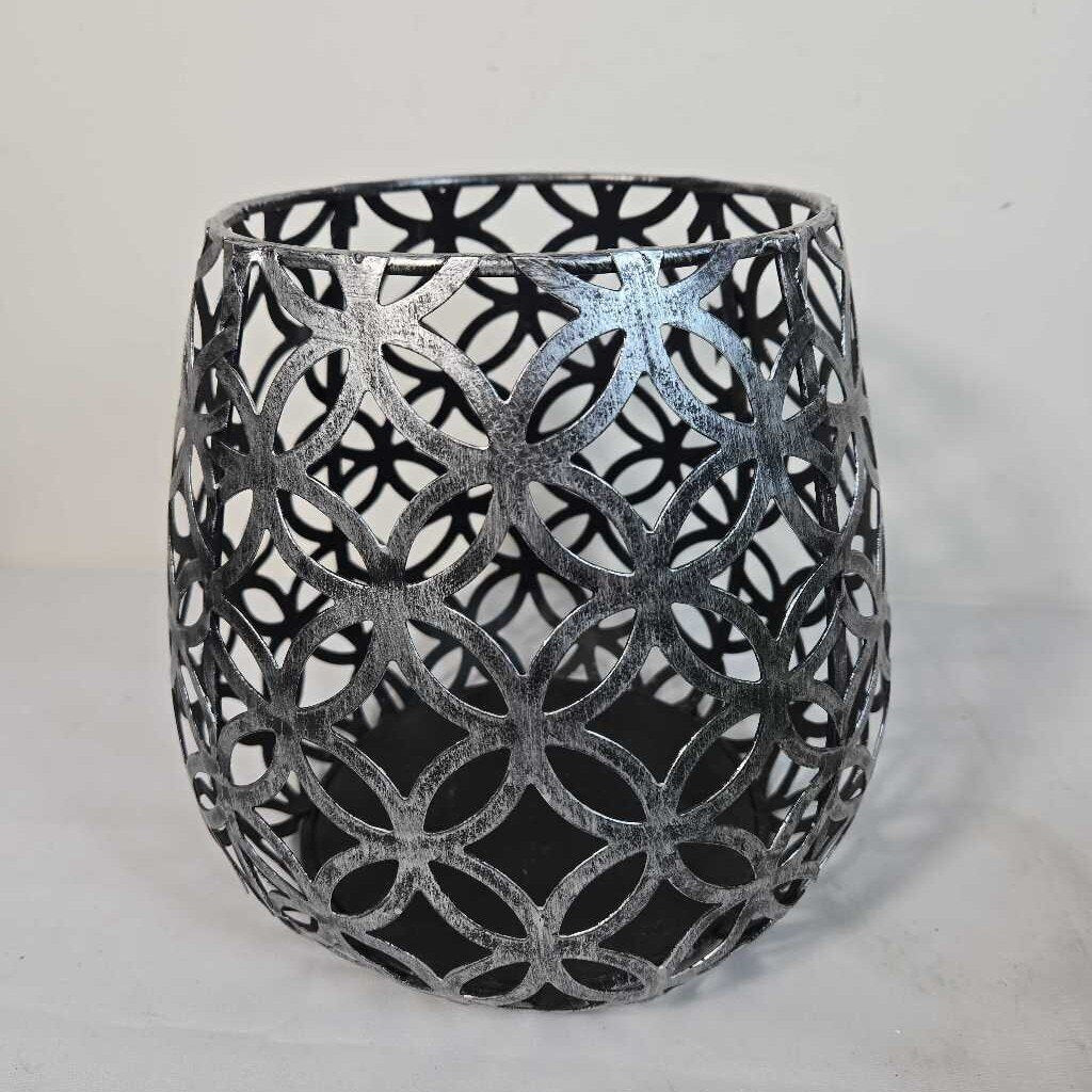 SILVER CUTOUT CANDLE HOLDER