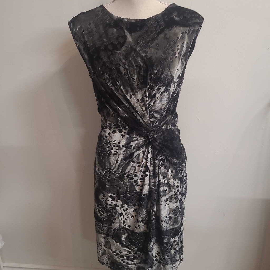 NWD - BLACK/GREY SLEEVELESS VELVET EMBOSSED MIDI DRESS