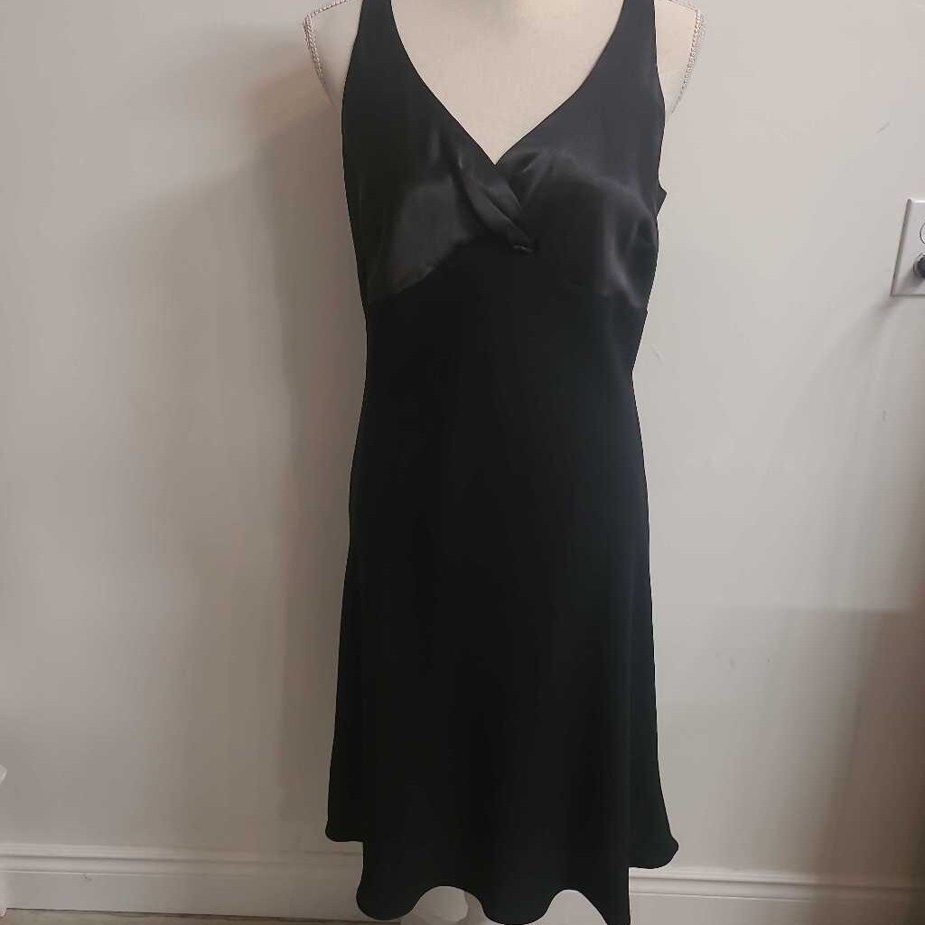 EVAN PICONE - BLACK V-NECK SLEEVELESS MIDI DRESS