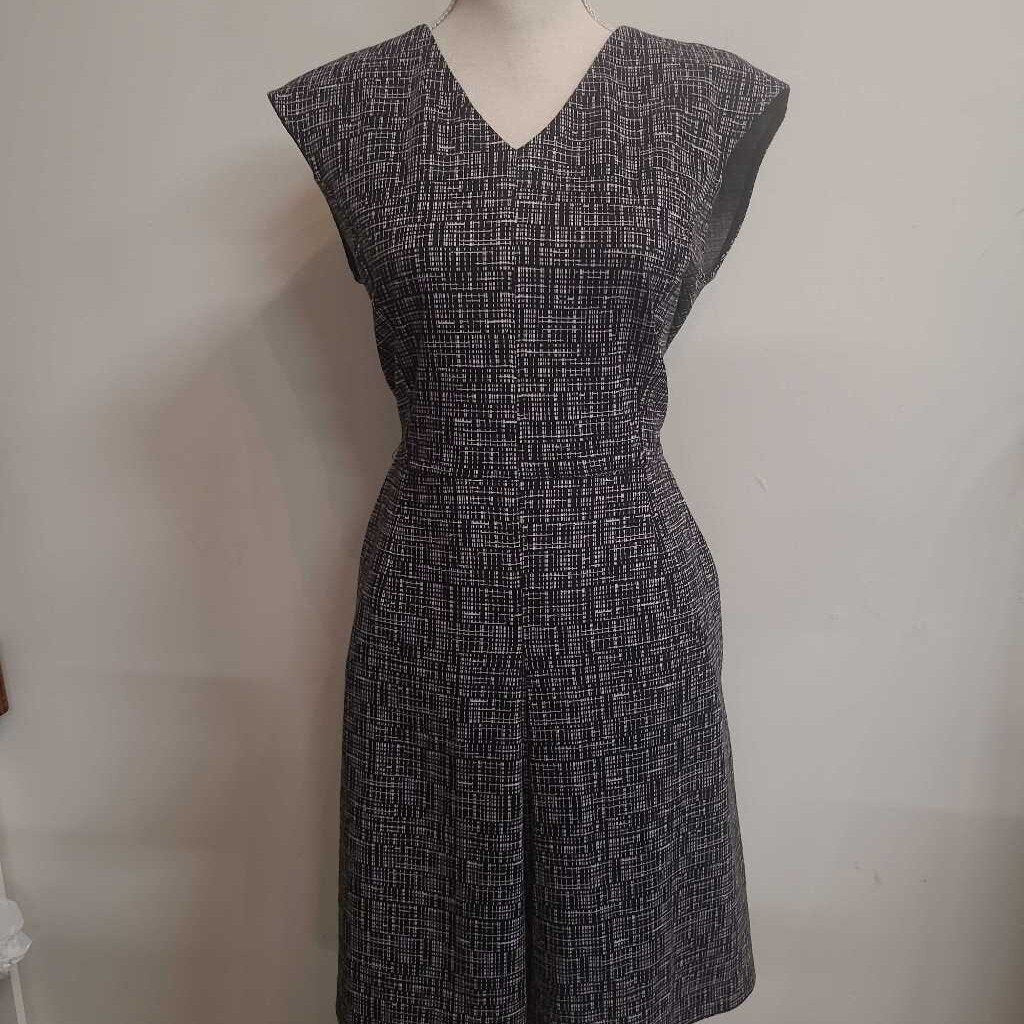 LORD+TAYLOR - B/W SLEEVELESS V-NECK MIDI DRESS W/ POCKETS
