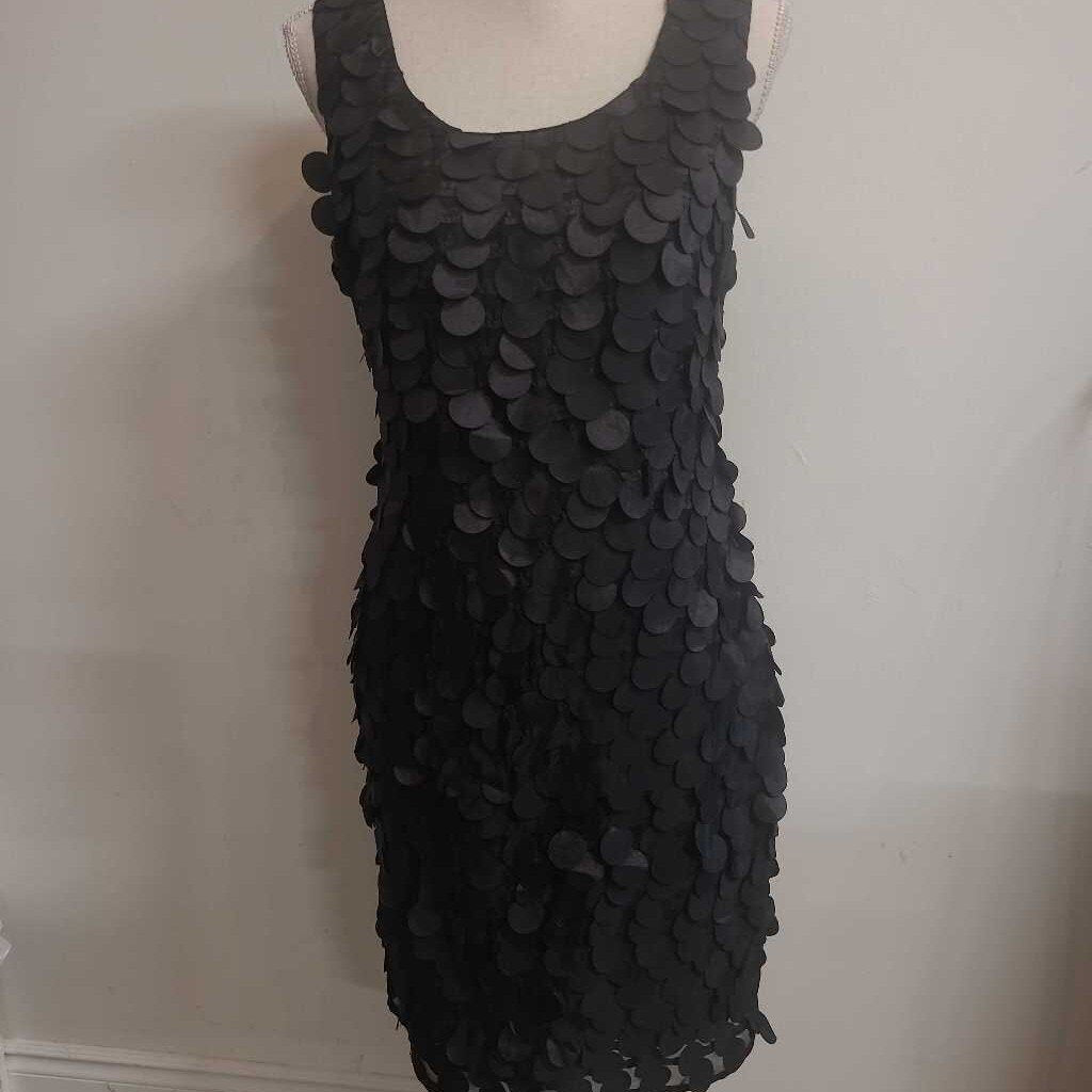 CARTISE - BLACK PETAL SLEEVELESS MIDI DRESS