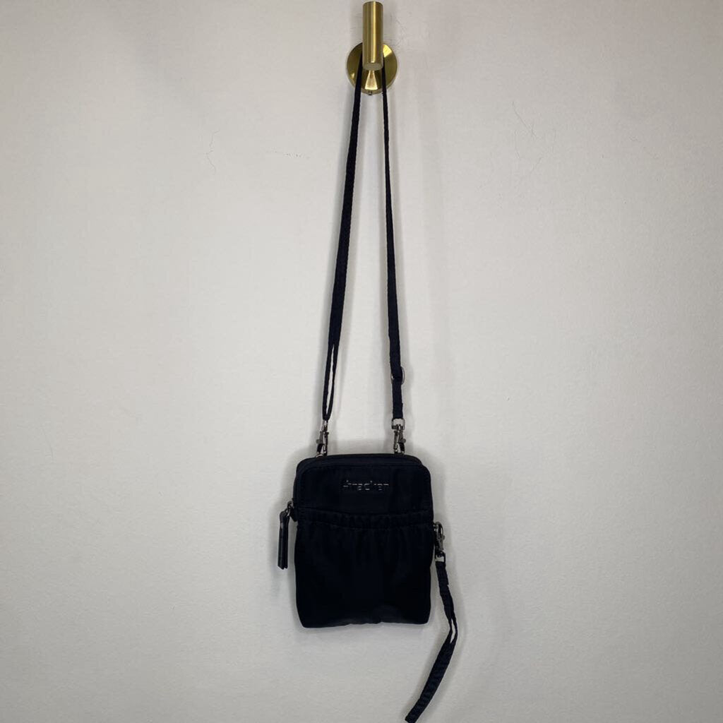 TRACKER - BLACK CROSSBODY NYLON PURSE