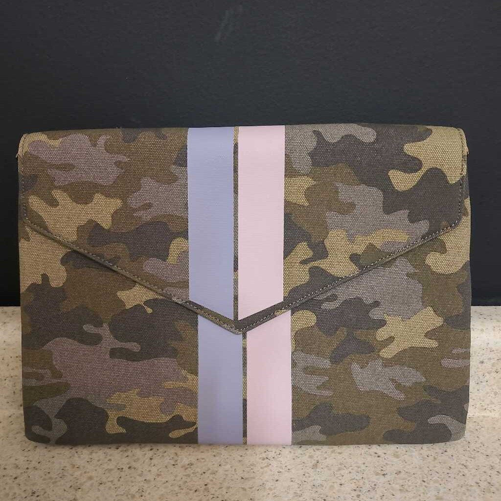 CAMO OVERSIZE CLUTCH