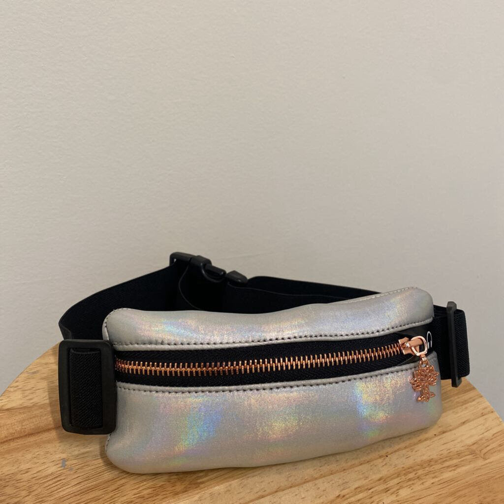 OAK AND REED - HOLOGRAPHIC FANNY PACK