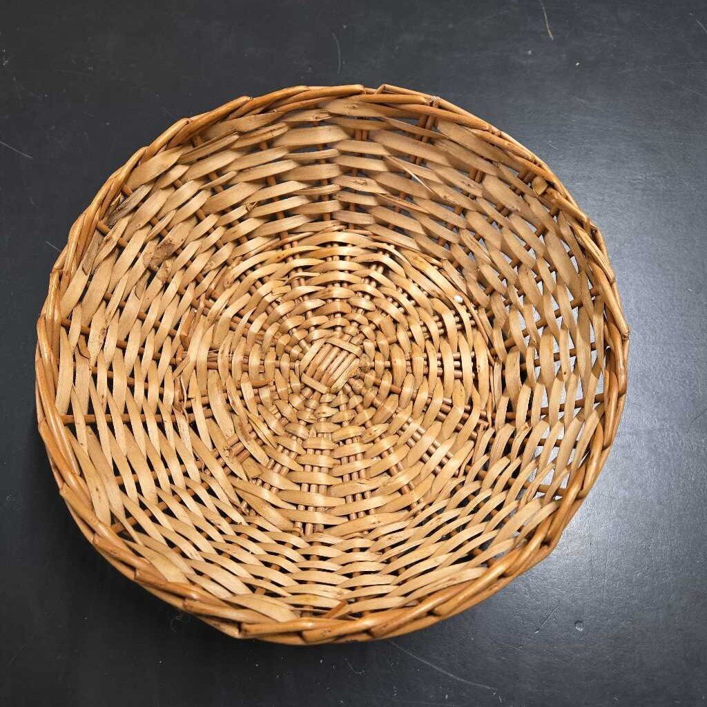 ROUND WOVEN BASKET