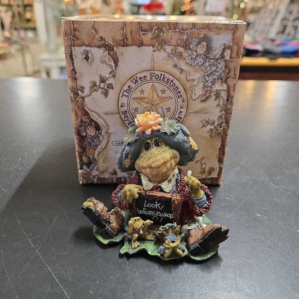 Ms. Lilypond... Lesson #1-Boyds Bears Resin Frog