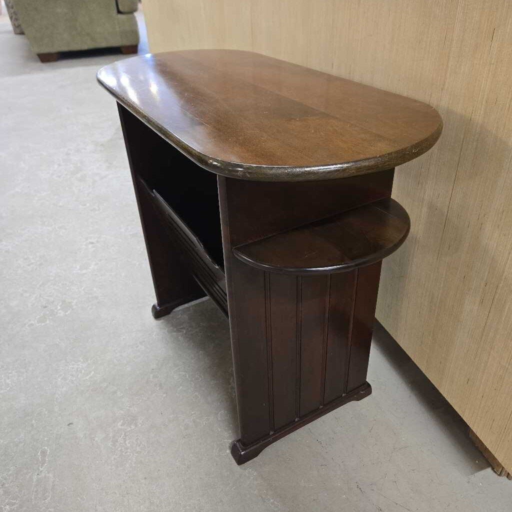 MAGAZINE END TABLE