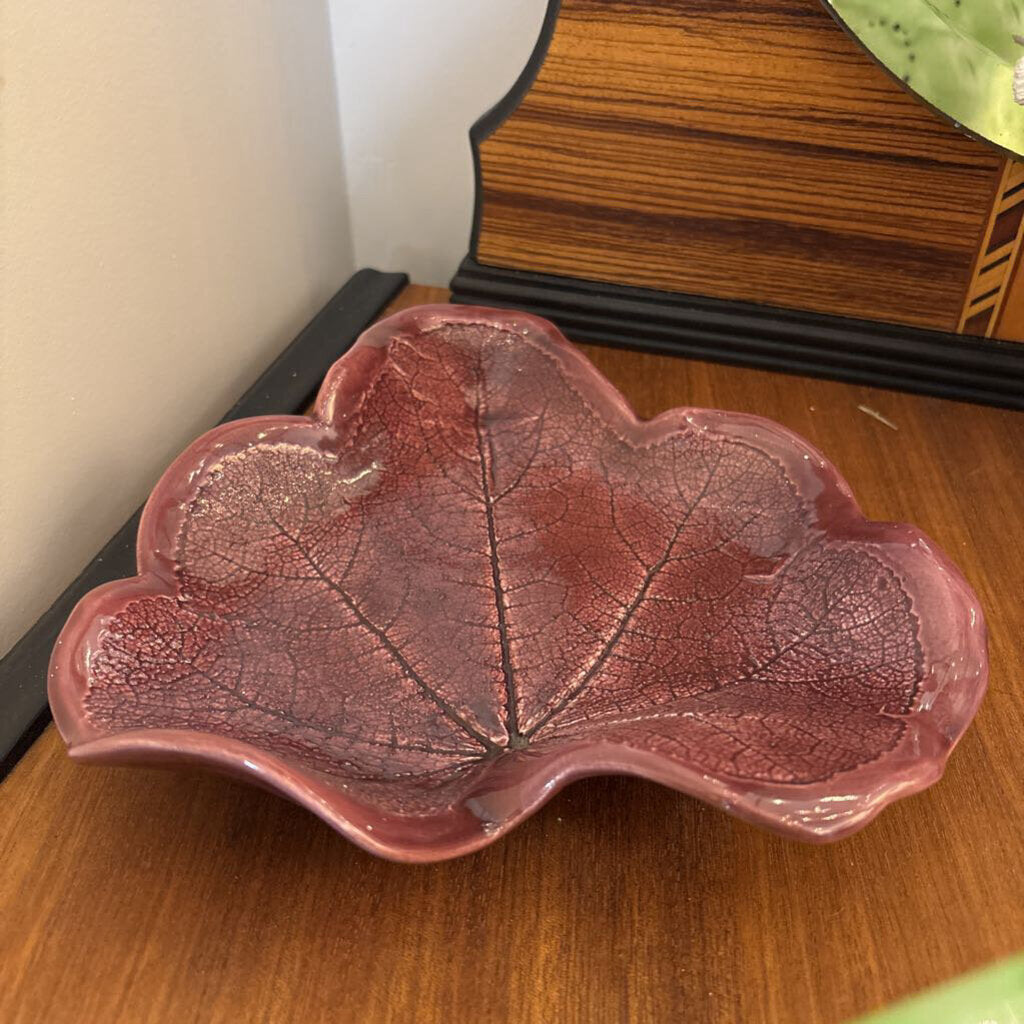 Ceramic Purple Leaf Decorative Plate