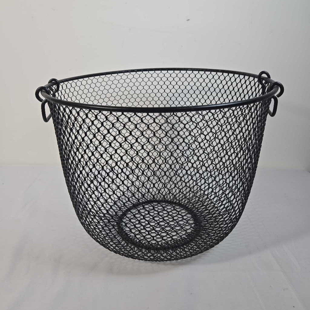 BLACK WIRE BASKET