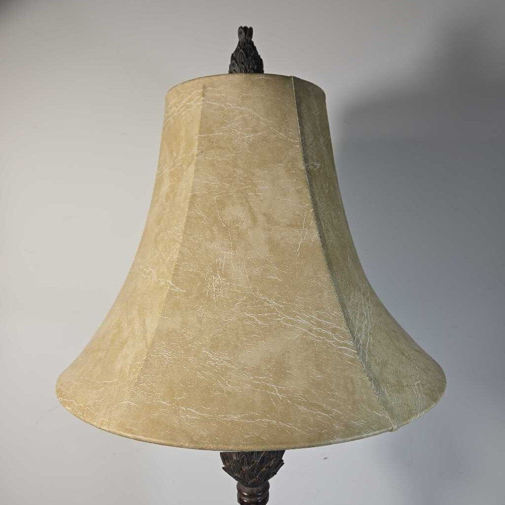 PINAPPLE LAMP W/SHADE