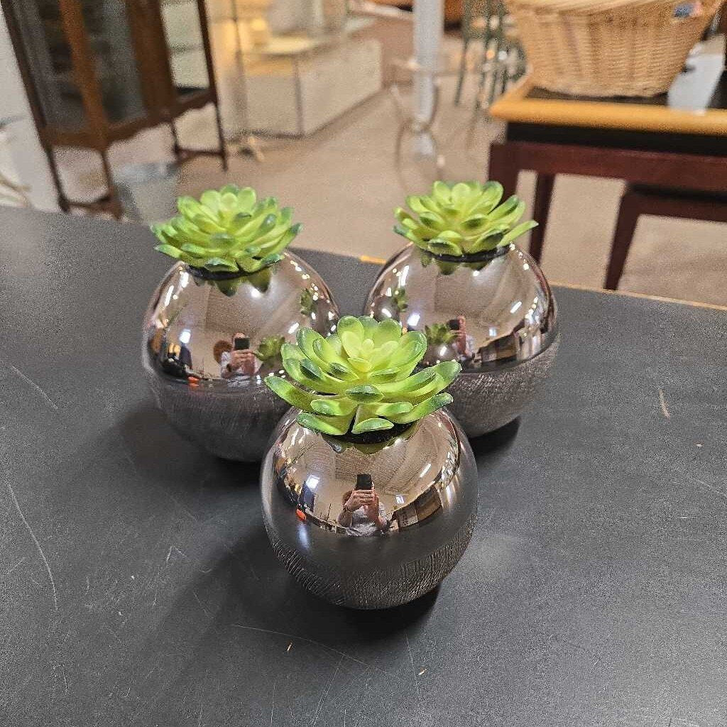 SILVER BALL W/FAUX SUCCULENTS