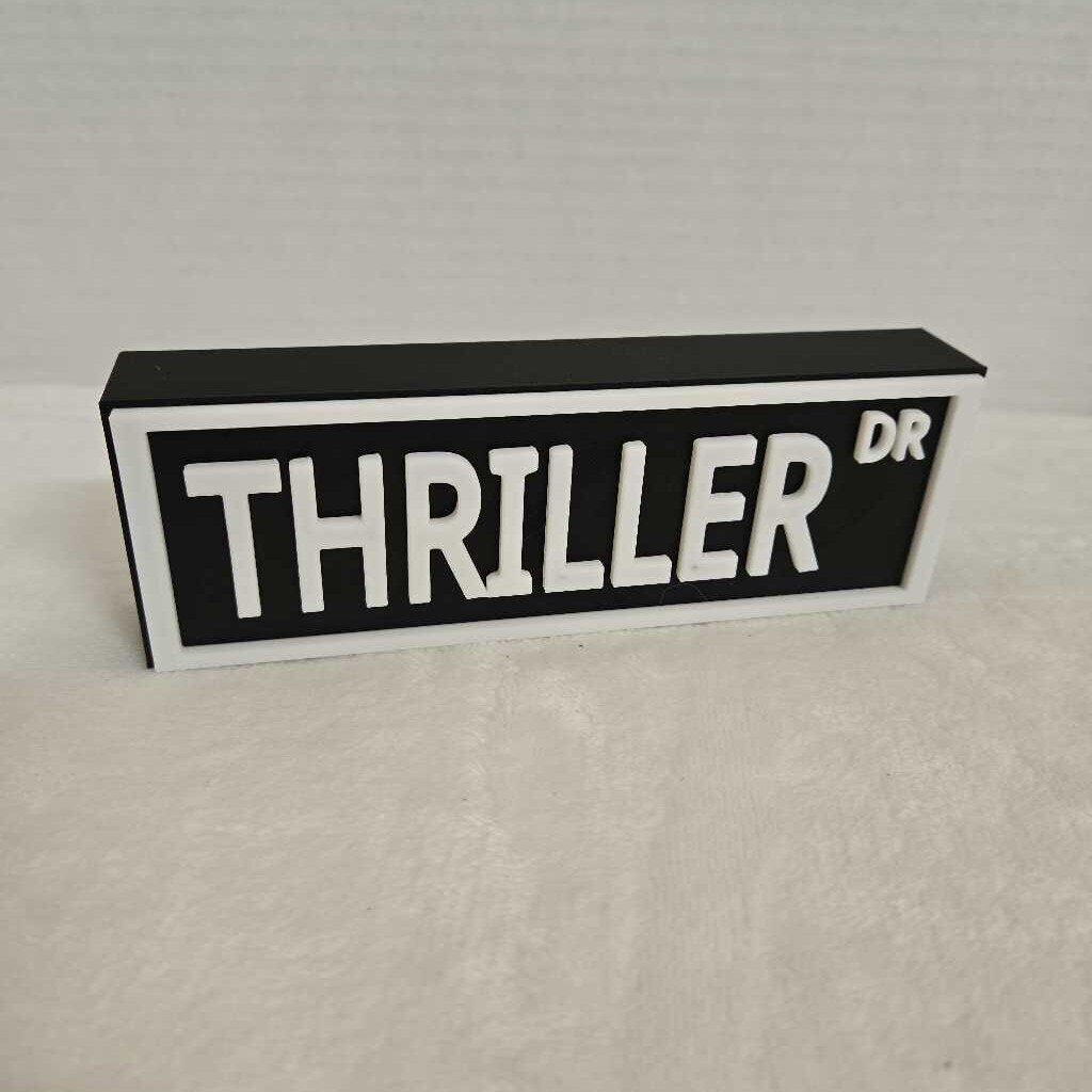 Book Shelf Decor-Thriller Dr